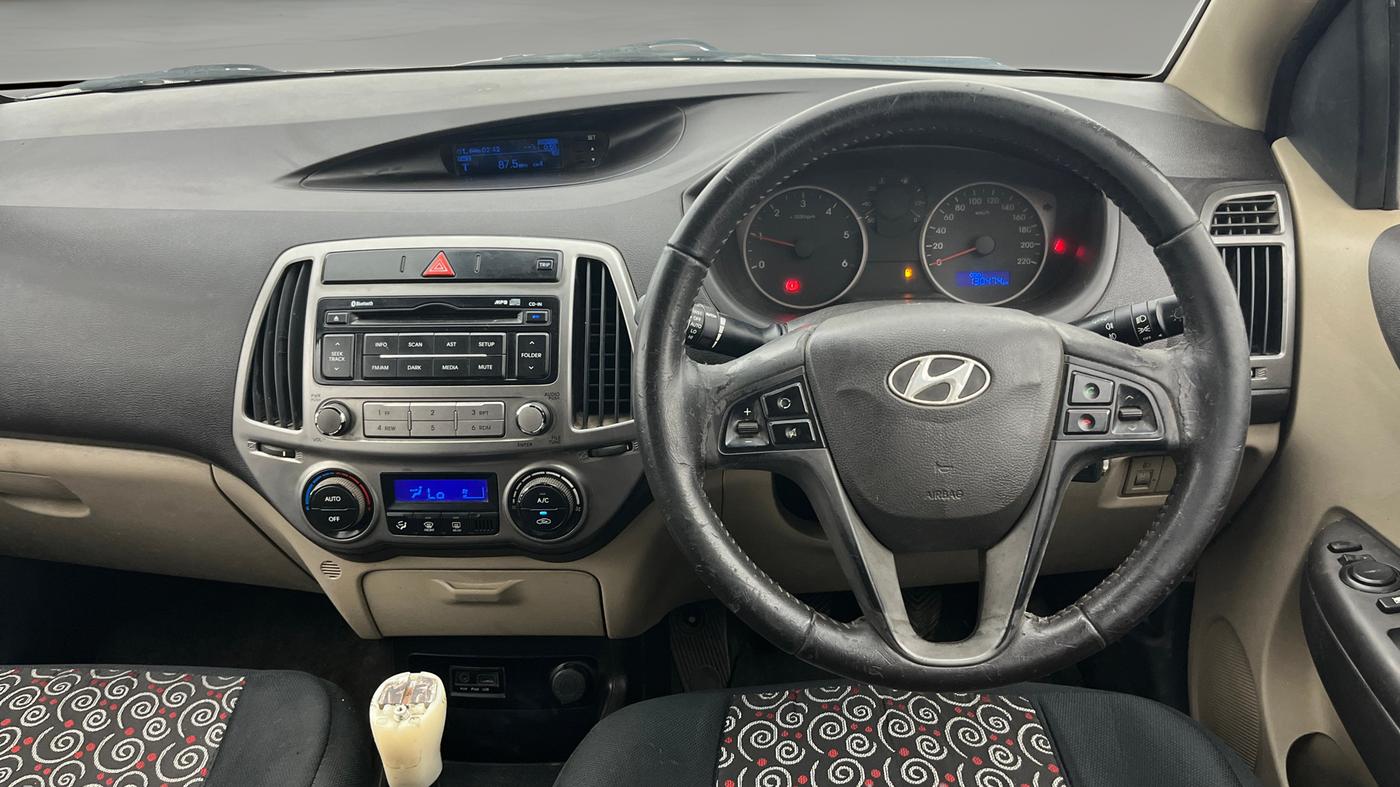 2013 Hyundai i20 SPORTZ 1.4 CRDI, Diesel, Manual, 1,30,474 km, Steering Wheel Close Up