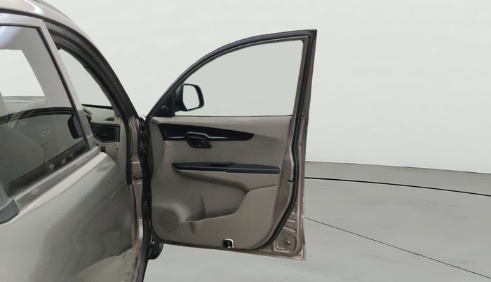 2016 Mahindra Kuv100 K4 D 6 STR, Diesel, Manual, 1,38,810 km, RHS Front Door