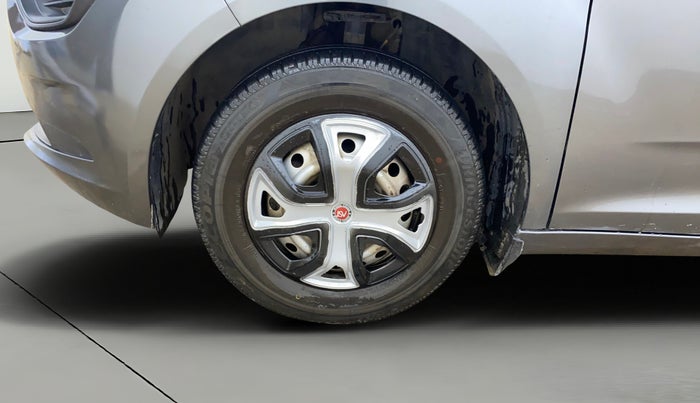 2021 Tata ALTROZ XE PETROL, Petrol, Manual, 40,192 km, Left Front Wheel