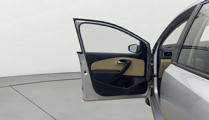 2017 Volkswagen Polo HIGHLINE1.2L, Petrol, Manual, 40,889 km, LHS Front Door