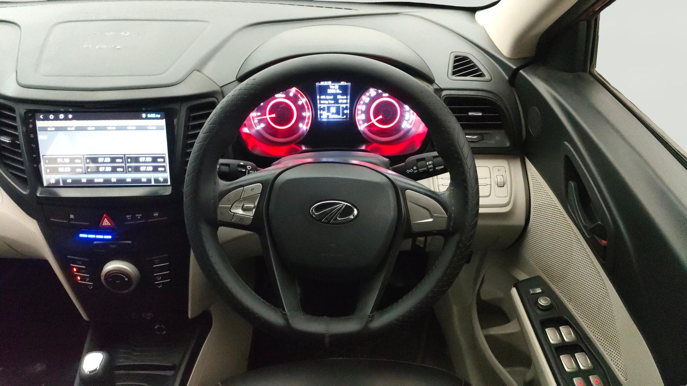 2022 Mahindra XUV300 W6 1.2 PETROL AMT, Petrol, Automatic, 23,631 km, Steering Wheel Close Up