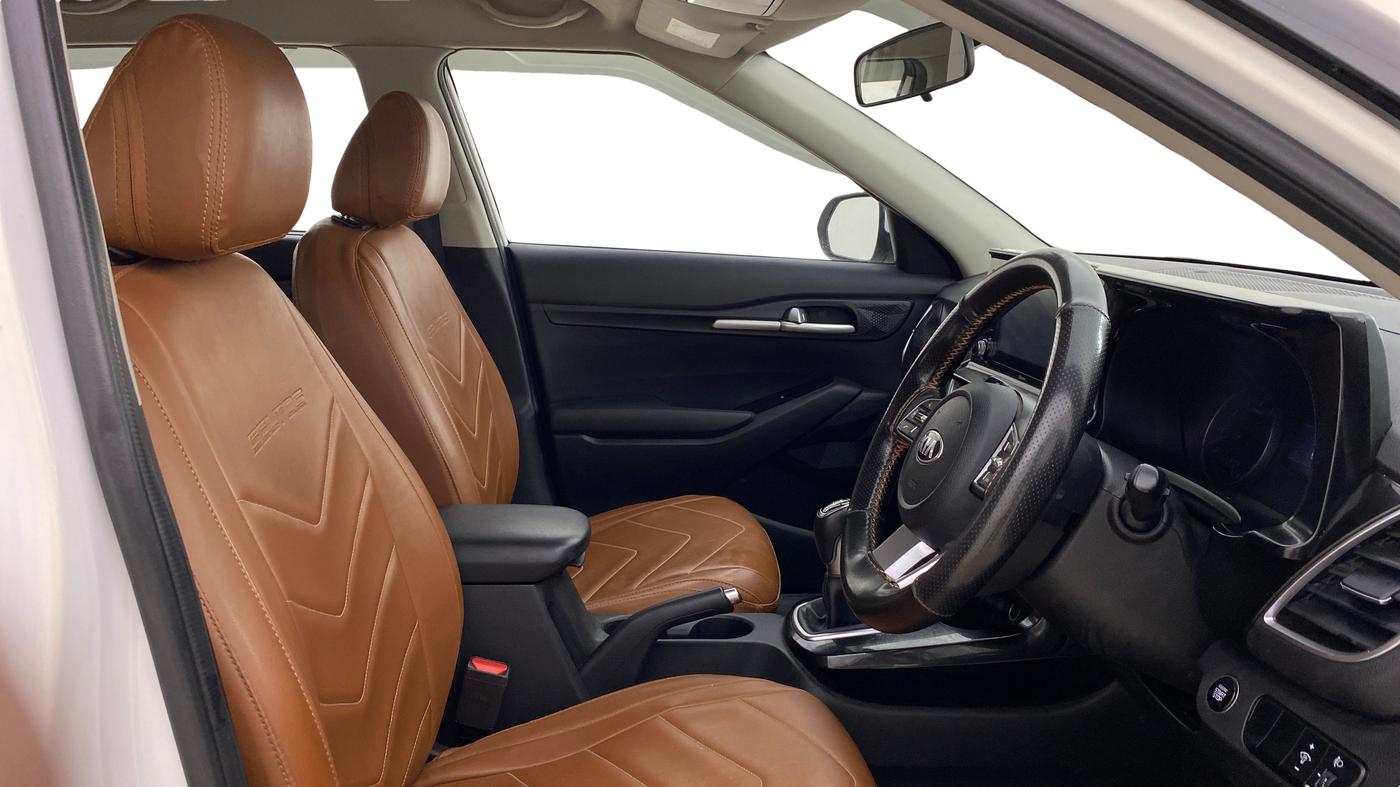 2020 KIA SELTOS HTK PLUS 1.5, Petrol, Manual, 1,05,334 km, Right Side Front Door Cabin
