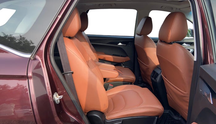 2020 MG HECTOR PLUS SHARP 2.0 DIESEL TURBO MT 6-STR, Diesel, Manual, 35,418 km, Right Side Rear Door Cabin