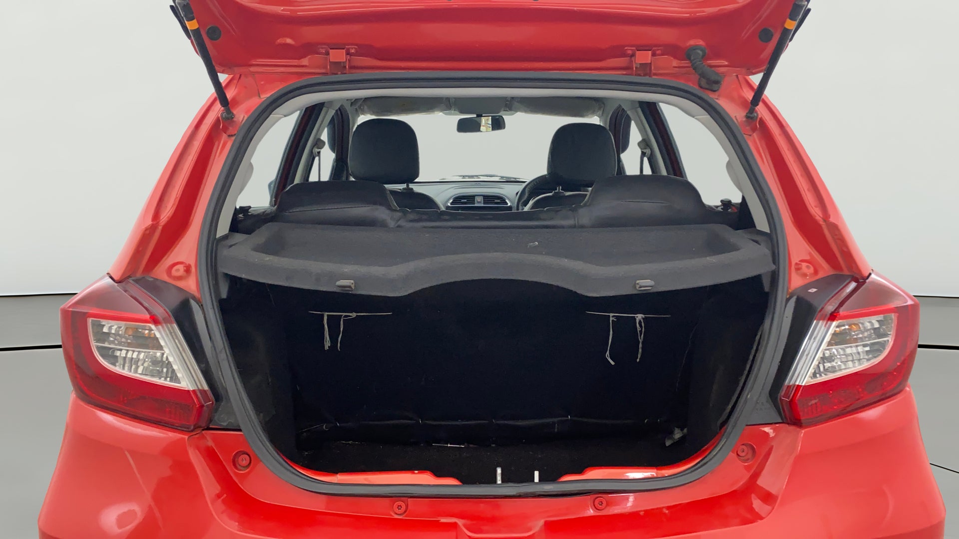 camera-Boot-Open-Zoomed-View