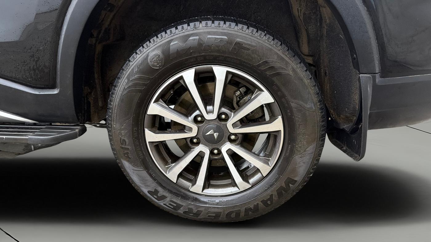 2025 Mahindra SCORPIO-N Z8 Select Petrol MT, Petrol, Manual, 5,055 km, Left Rear Wheel