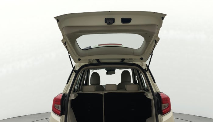 2023 Mahindra XUV300 W8 (O) 1.5 DIESEL AMT, Diesel, Automatic, 25,849 km, Boot Door Open