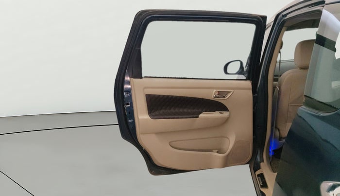 2016 Maruti Ertiga VXI CNG, CNG, Manual, 1,37,463 km, LHS Rear Door