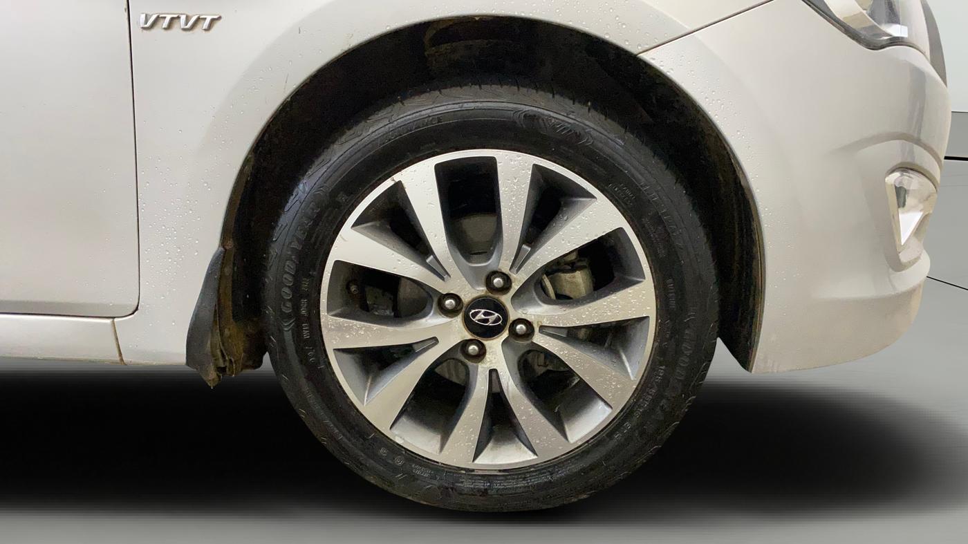 2015 Hyundai Verna FLUIDIC 4S 1.6 VTVT SX, Petrol, Manual, 68,525 km, Right Front Wheel