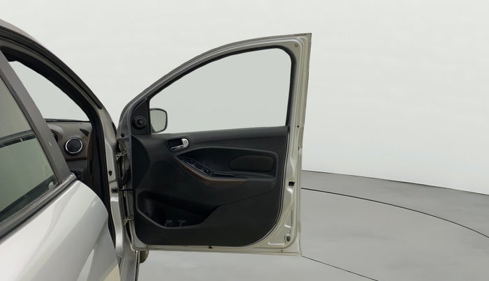 2018 Ford FREESTYLE TITANIUM PLUS 1.2 PETROL, Petrol, Manual, 31,709 km, RHS Front Door