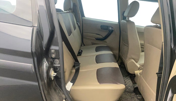 2023 Mahindra BOLERO NEO N 4, Diesel, Manual, 18,850 km, Right Side Rear Door Cabin