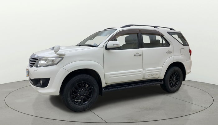 2014 Toyota Fortuner 3.0 4X2 AT, Diesel, Automatic, 82,343 km, Left Front Diagonal