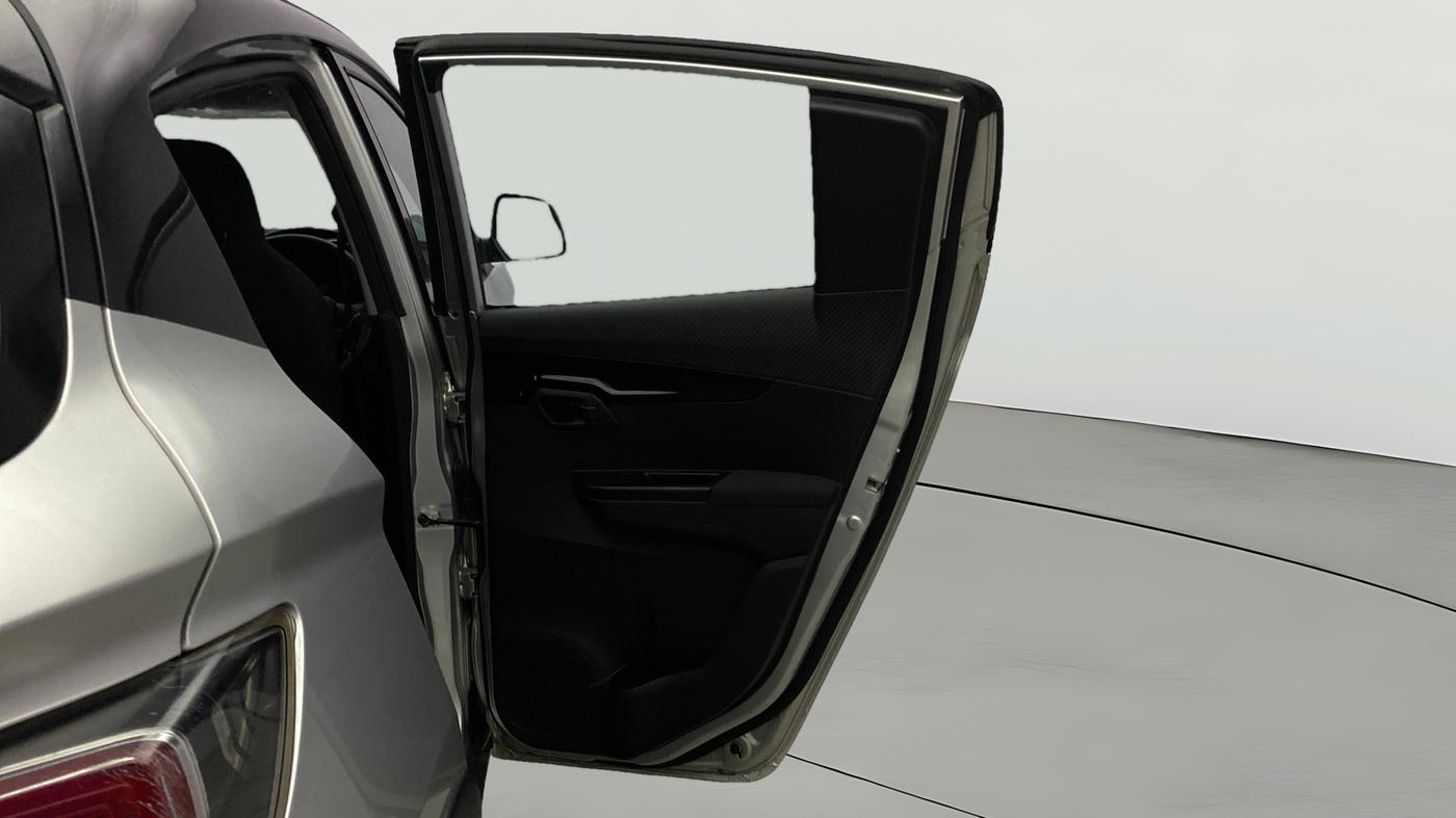 2018 Mahindra KUV 100 NXT K8 P 6 STR DUAL TONE, Petrol, Manual, 23,253 km, RHS Rear Door