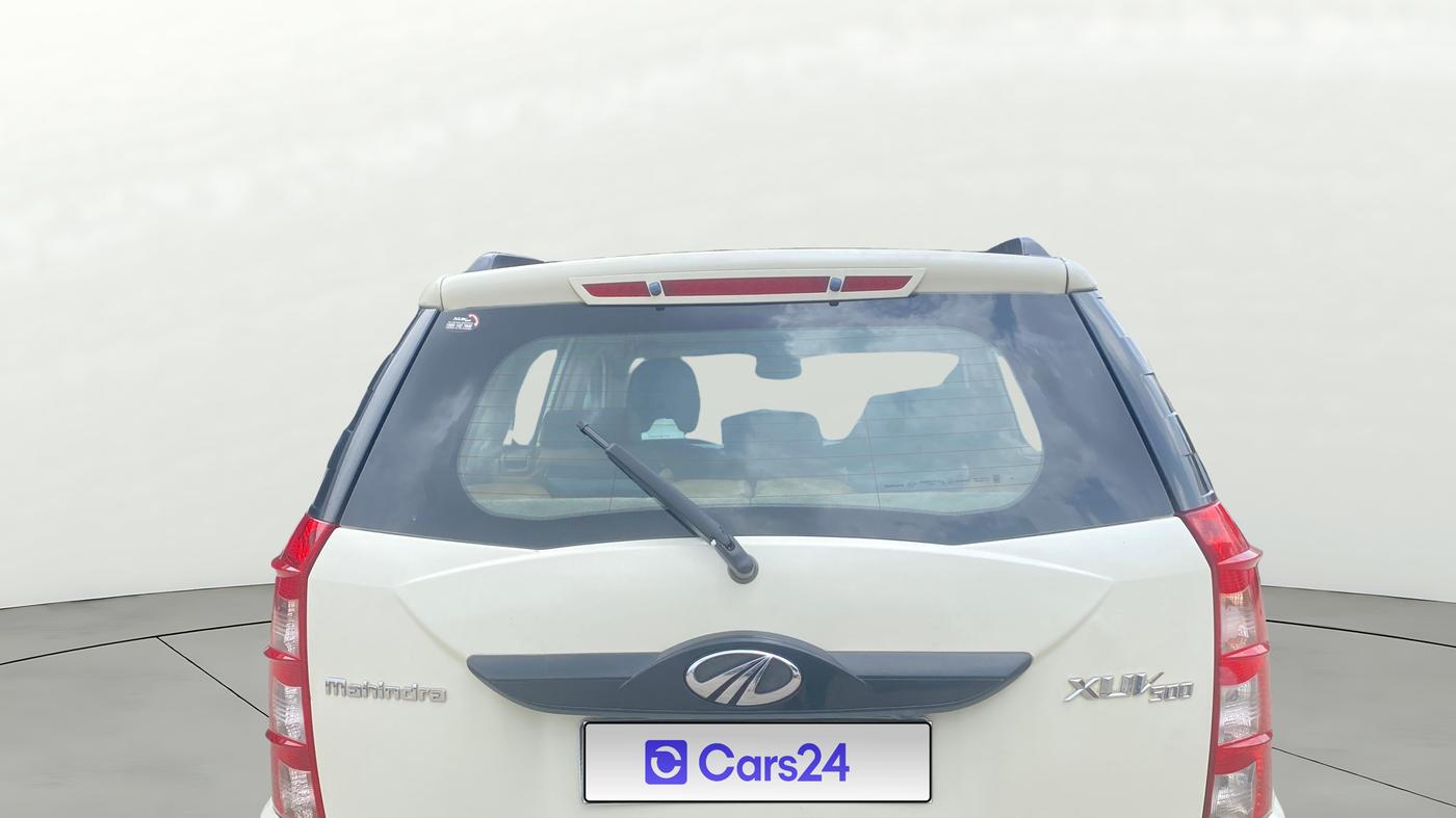 2015 Mahindra XUV500 W6, Diesel, Manual, 1,01,475 km, Rear Windshield
