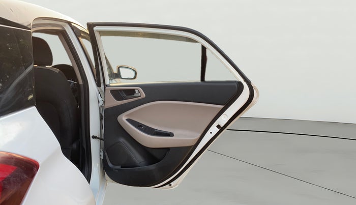 2017 Hyundai Elite i20 ASTA 1.2 (O), CNG, Manual, 1,39,563 km, RHS Rear Door