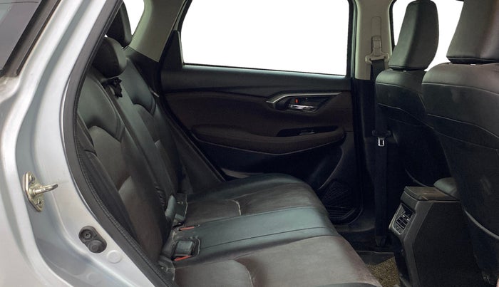 2022 Maruti Grand Vitara ALPHA SMART HYBRID ALLGRIP DUAL TONE, Petrol, Manual, 46,462 km, Right Side Rear Door Cabin