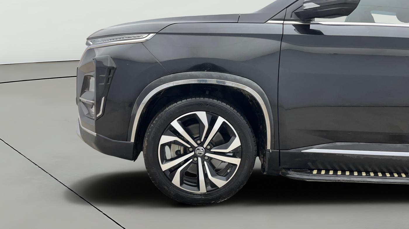 2024 MG HECTOR PLUS SHARP PRO 1.5 PETROL TURBO CVT 7 STR, Petrol, Automatic, 19,328 km, Left Front Wheel