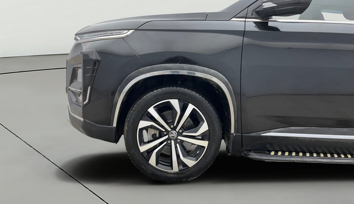 2024 MG HECTOR PLUS SHARP PRO 1.5 PETROL TURBO CVT 7 STR, Petrol, Automatic, 19,328 km, Left Front Wheel