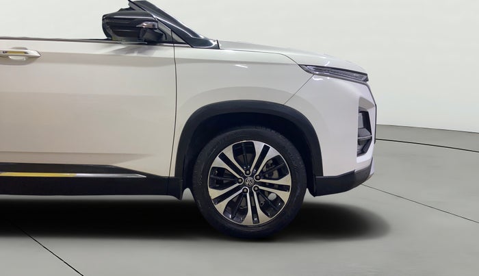 2023 MG HECTOR SHARP PRO 1.5 PETROL TURBO CVT PETROL, Petrol, Automatic, 35,895 km, Right Front Wheel