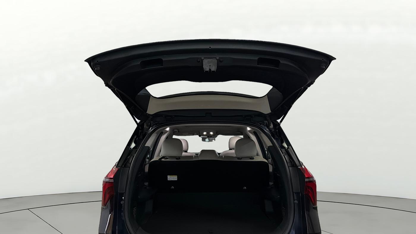 2022 Mahindra XUV700 AX 5 P AT 5 STR, Petrol, Automatic, 53,521 km, Boot Door Open