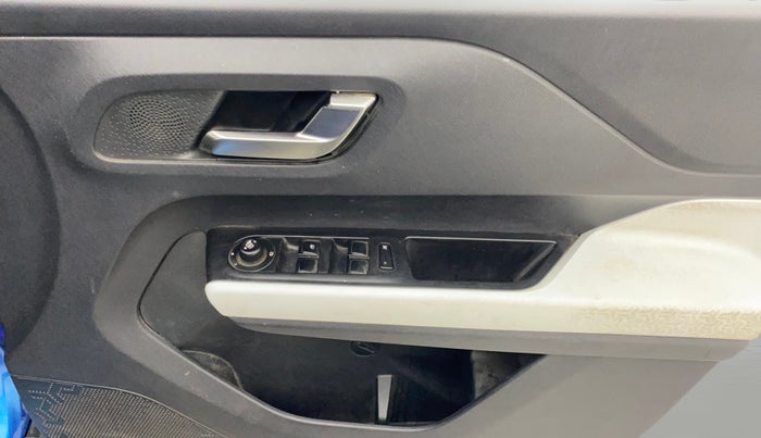 2023 Tata PUNCH CREATIVE  MT, Petrol, Manual, 28,354 km, Driver Side Door Panels Control