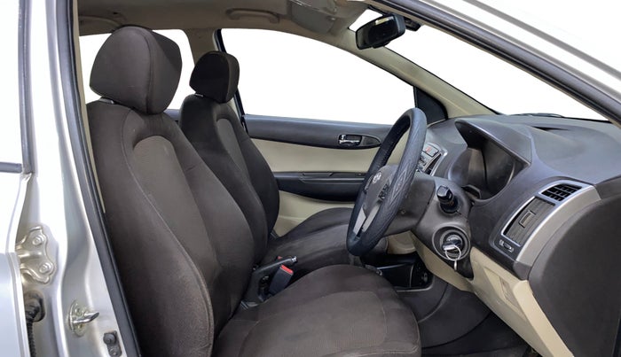 2013 Hyundai i20 SPORTZ 1.4 CRDI, Diesel, Manual, 89,974 km, Right Side Front Door Cabin