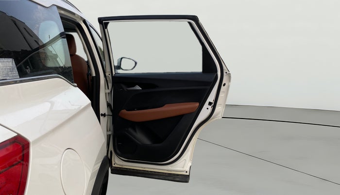 2022 MG HECTOR PLUS SHARP 1.5 PETROL TURBO CVT 6-STR, Petrol, Automatic, 76,670 km, RHS Rear Door