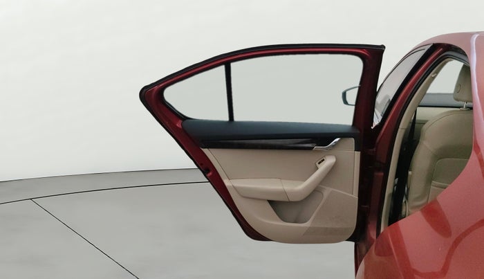 2017 Skoda Octavia STYLE PLUS AT 1.8 TSI, Petrol, Automatic, 1,00,780 km, LHS Rear Door