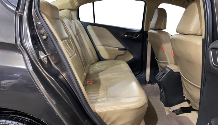 2017 Honda City 1.5L I-VTEC V MT, Petrol, Manual, 1,27,508 km, Right Side Rear Door Cabin