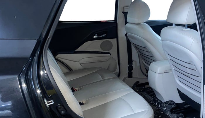 2021 Mahindra XUV300 W8 (O) 1.5 DIESEL, Diesel, Manual, 75,937 km, Right Side Rear Door Cabin