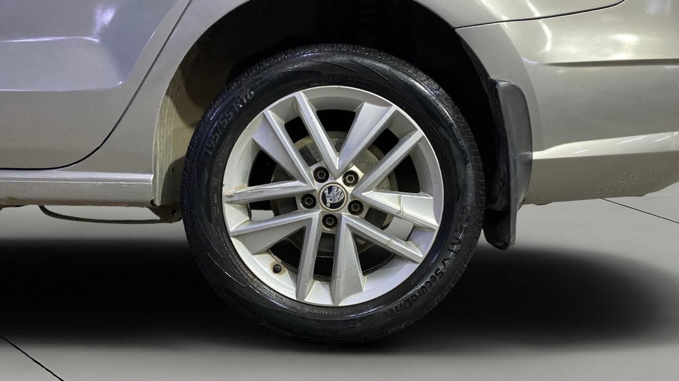 2018 Skoda Rapid STYLE 1.5 TDI AT, Diesel, Automatic, 1,13,827 km, Left Rear Wheel