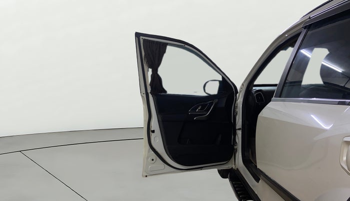 2020 Mahindra XUV500 W7, Diesel, Manual, 30,379 km, LHS Front Door