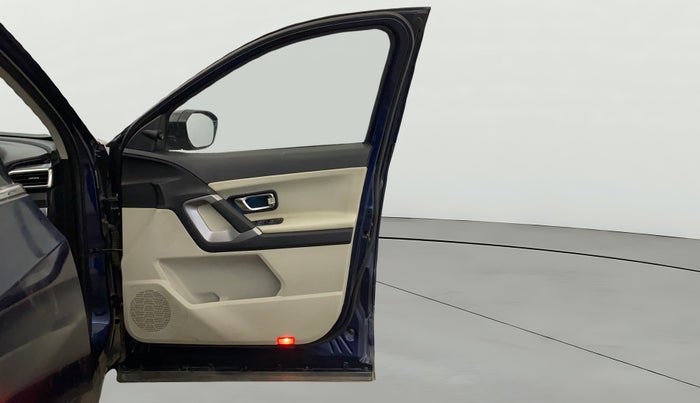 2021 Tata Safari XZA PLUS, Diesel, Automatic, 60,656 km, RHS Front Door