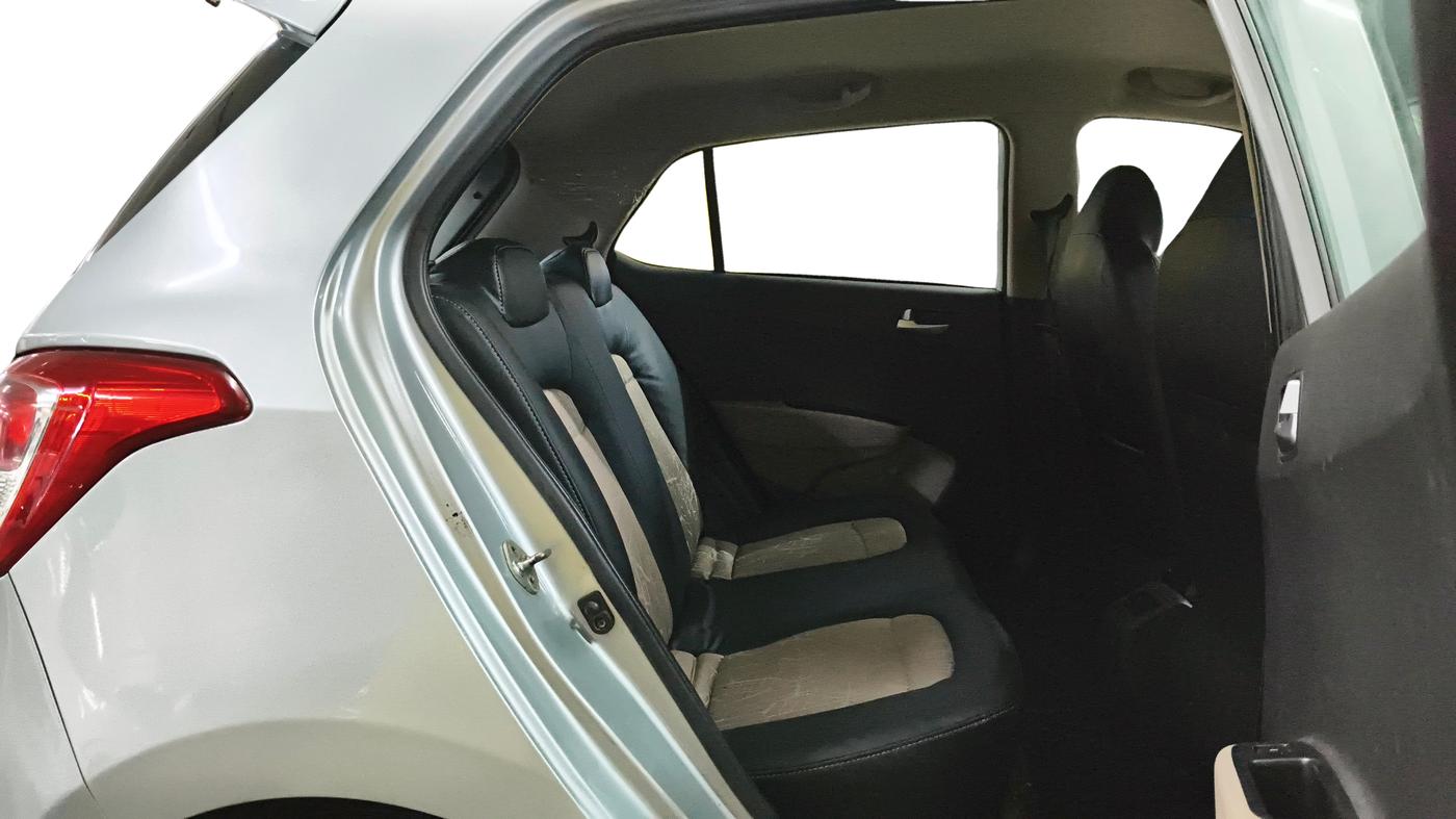 2019 Hyundai Grand i10 SPORTZ 1.2 KAPPA VTVT, CNG, Manual, 55,270 km, Right Side Rear Door Cabin