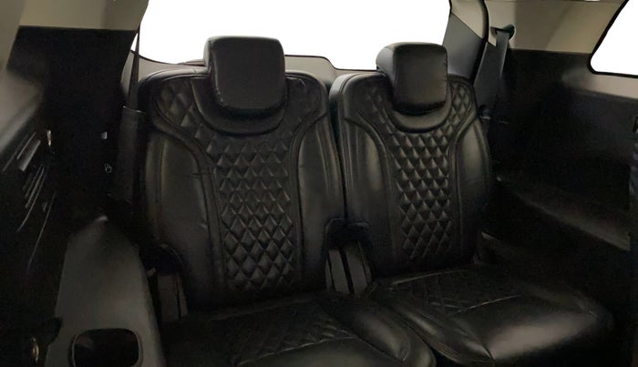 2022 Mahindra XUV700 AX 5 P MT 7 STR, Petrol, Manual, 32,365 km, Third Seat Row ( optional )