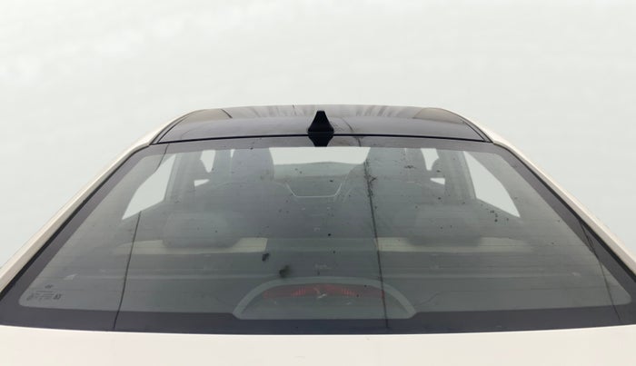 2017 Hyundai Verna 1.6 VTVT SX (O) AT, Petrol, Automatic, 39,750 km, Rear Windshield