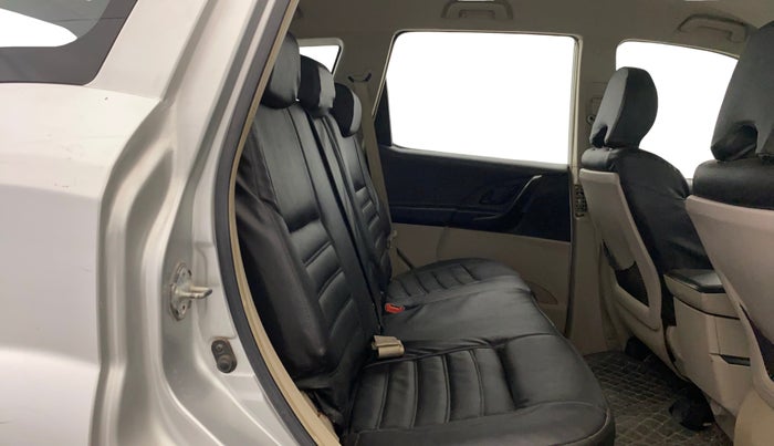 2016 Mahindra XUV500 W4 1.99, Diesel, Manual, 61,726 km, Right Side Rear Door Cabin