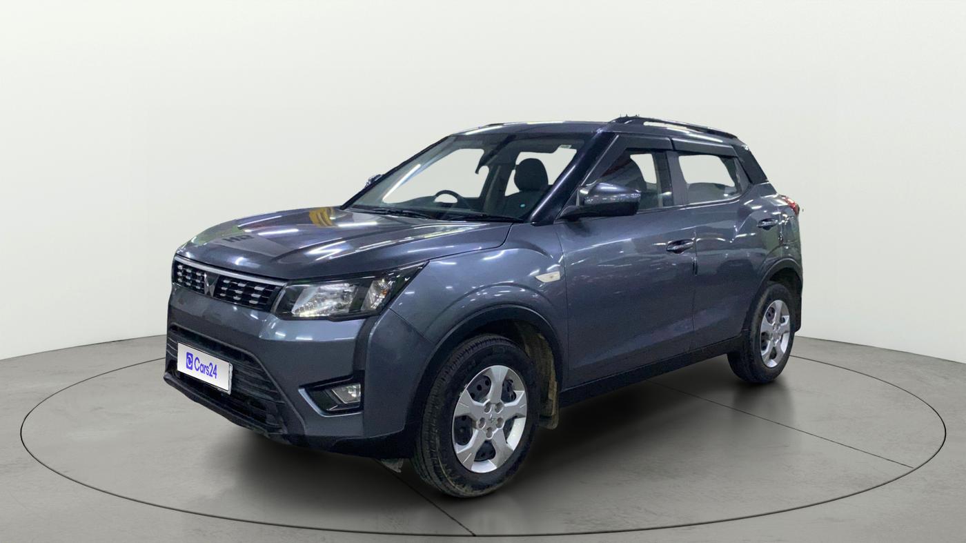 2023 Mahindra XUV300 W6 1.2 PETROL, Petrol, Manual, 41,020 km, Left Front Diagonal