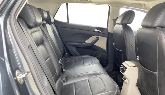 2022 Volkswagen TAIGUN TOPLINE 1.0 TSI MT, Petrol, Manual, 1,00,095 km, Right Side Rear Door Cabin