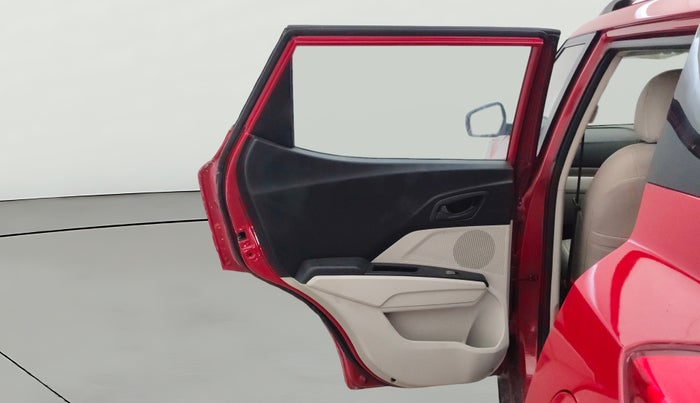 2022 Mahindra XUV300 W6 1.2 PETROL AMT, Petrol, Automatic, 30,959 km, LHS Rear Door