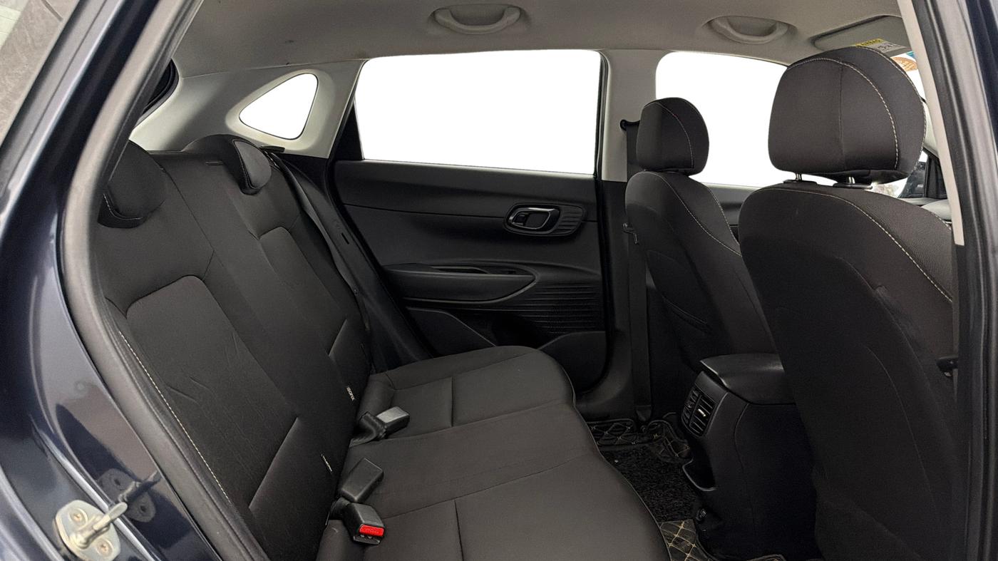 2022 Hyundai NEW I20 SPORTZ 1.2 AT, Petrol, Automatic, 41,825 km, Right Side Rear Door Cabin