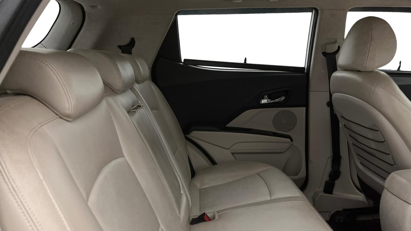2023 Mahindra XUV300 W8 (O) 1.5 DIESEL AMT, Diesel, Automatic, 65,618 km, Right Side Rear Door Cabin