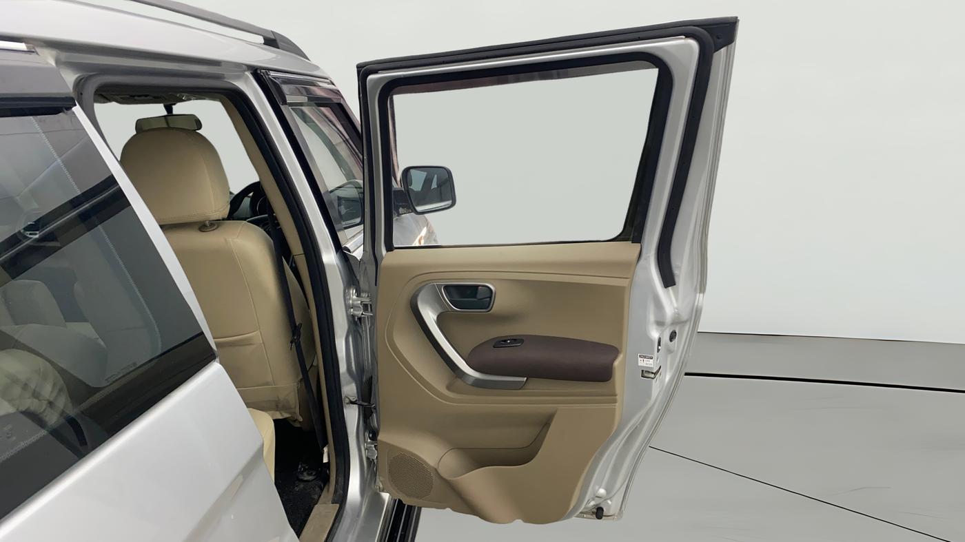2019 Mahindra TUV300 T10, Diesel, Manual, 32,346 km, RHS Rear Door