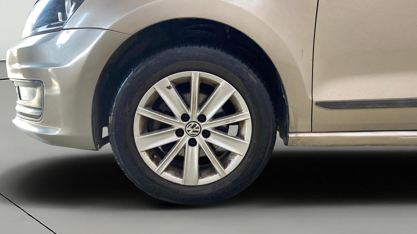2016 Volkswagen Vento HIGHLINE PETROL AT, Petrol, Automatic, 48,241 km, Left Front Wheel