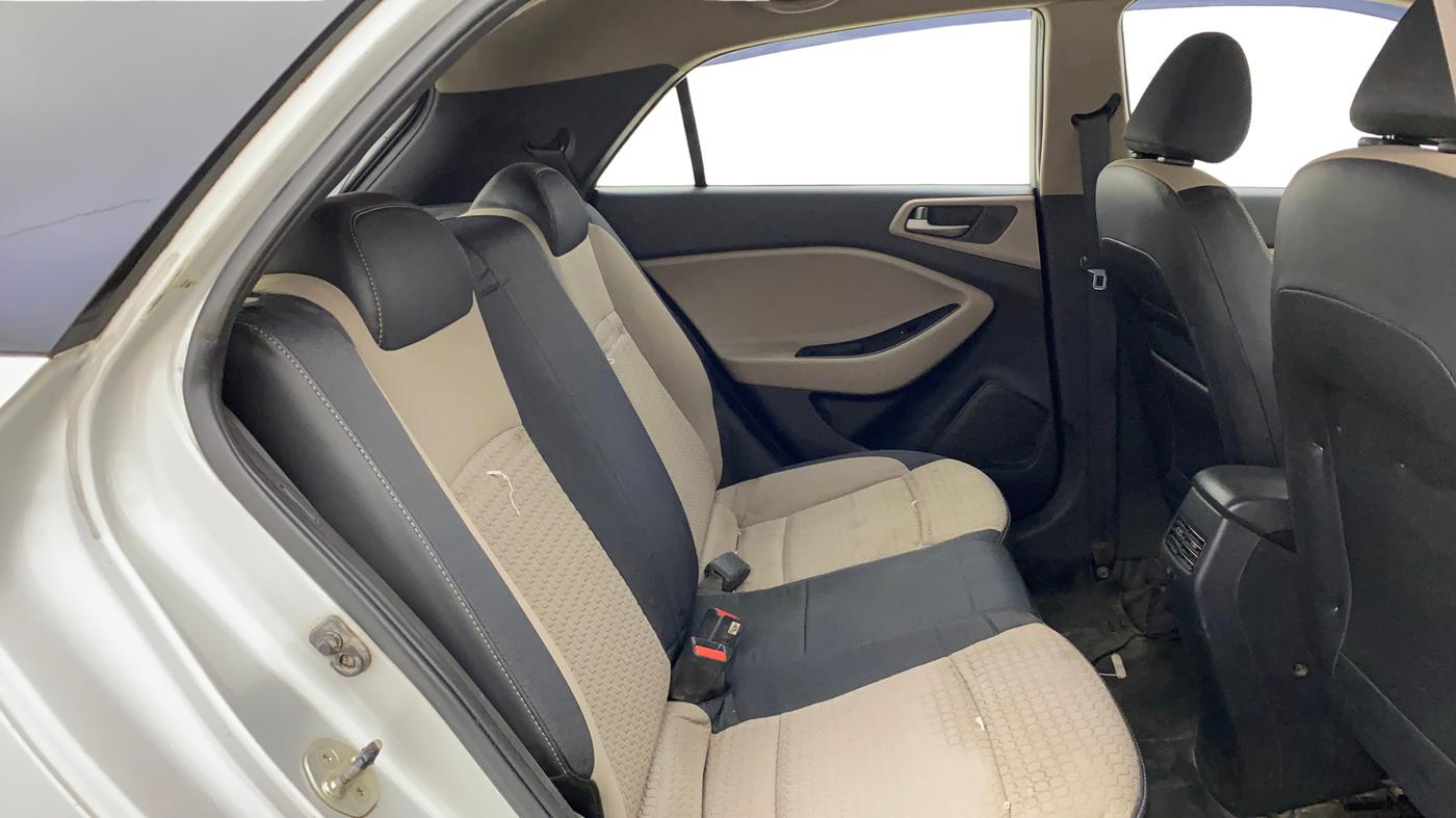 2018 Hyundai Elite i20 SPORTZ 1.2, CNG, Manual, 47,749 km, Right Side Rear Door Cabin