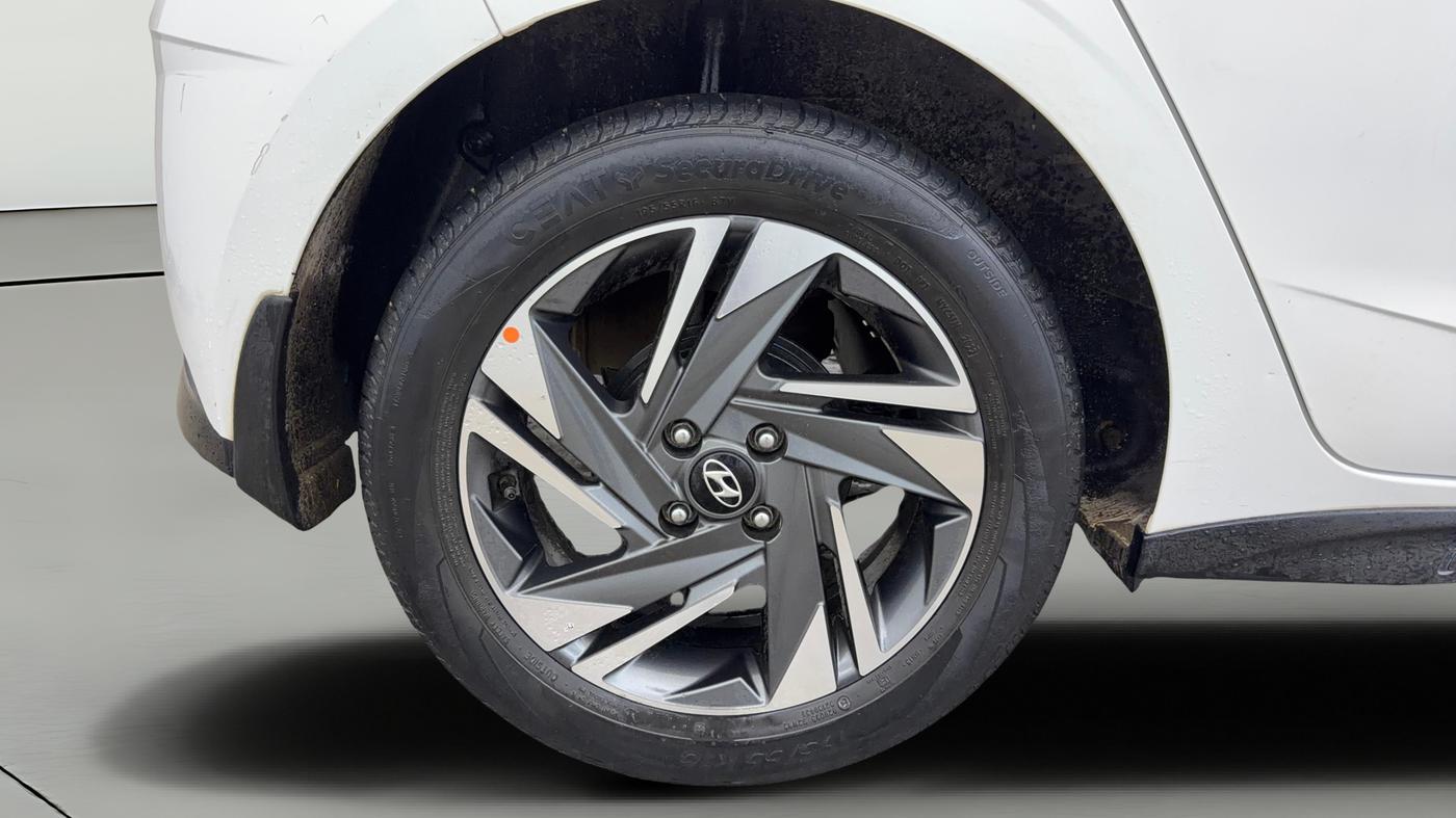 2022 Hyundai NEW I20 ASTA (O) 1.2 AT, Petrol, Automatic, 35,060 km, Right Rear Wheel
