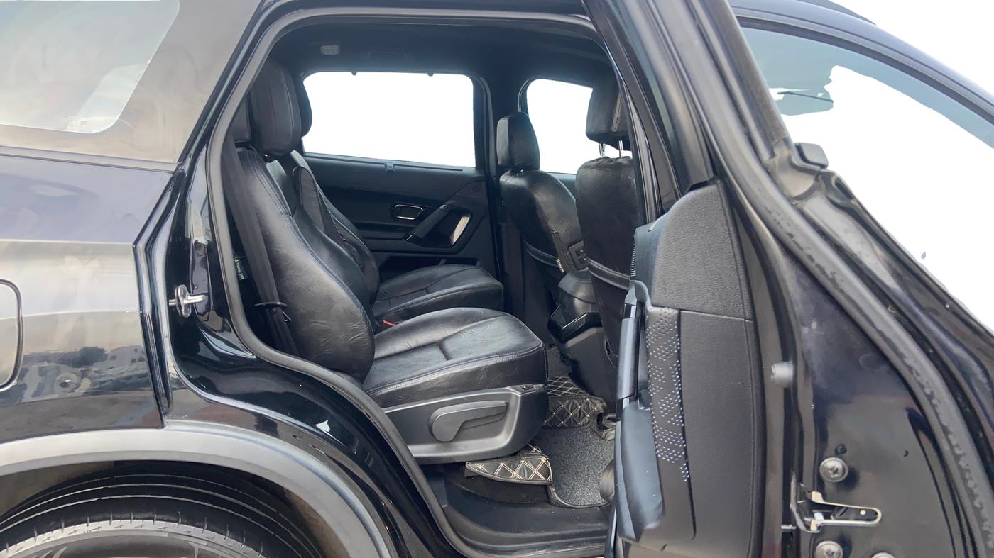 2024 Tata Safari ACCOMPLISHED PLUS DARK EDITION, Diesel, Manual, 44,296 km, Right Side Rear Door Cabin