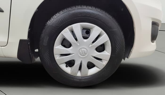 2014 Maruti Swift Dzire VXI, Petrol, Manual, 70,684 km, Right Front Wheel