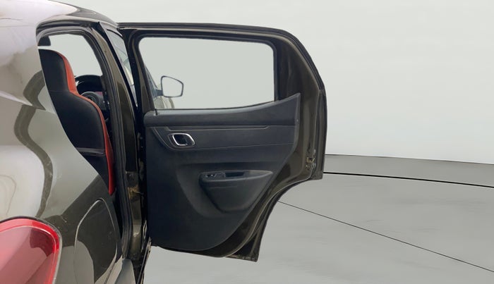 2020 Renault Kwid RXT 1.0 AMT (O), Petrol, Automatic, 1,19,976 km, RHS Rear Door