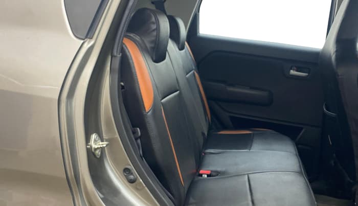 2021 Maruti New Wagon-R VXI 1.2, Petrol, Manual, 42,843 km, Right Side Rear Door Cabin