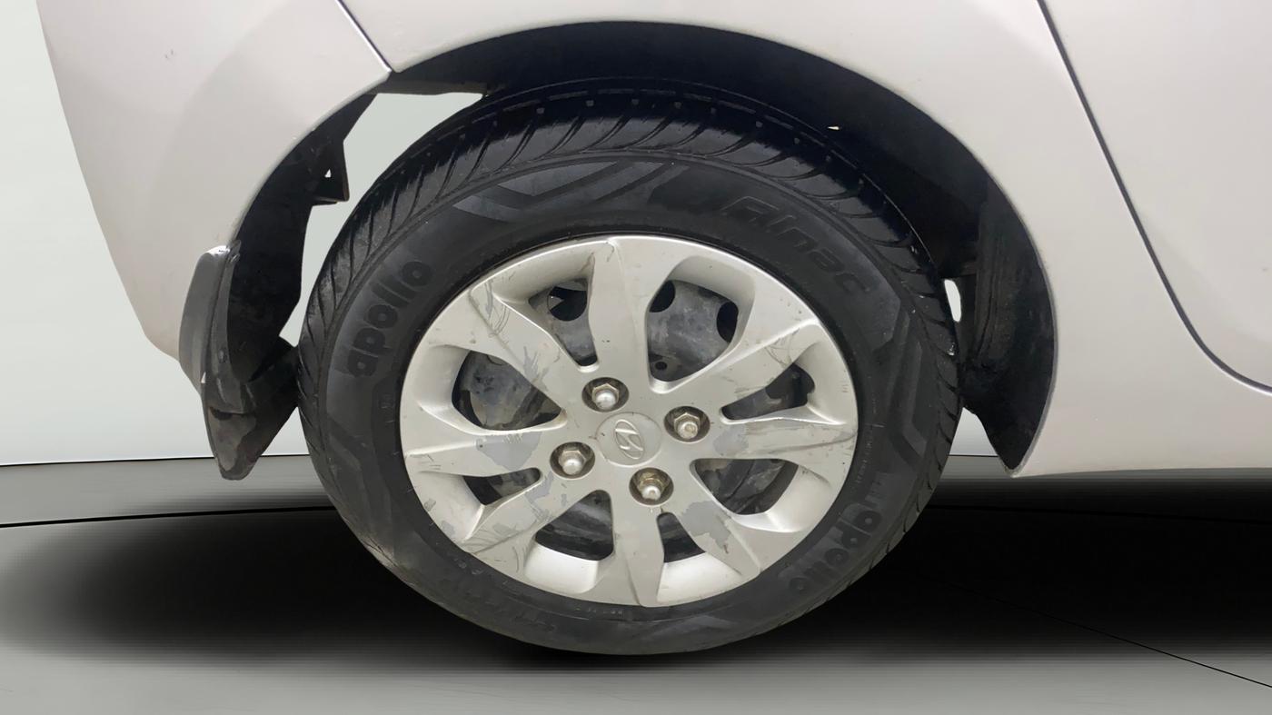 2017 Hyundai Eon SPORTZ, Petrol, Manual, 45,762 km, Right Rear Wheel
